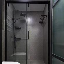 90㎡四口之家，巧用玻璃隔斷兩房變?nèi)?，多出一個兒童娛樂區(qū)