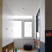 90㎡四口之家，巧用玻璃隔斷兩房變?nèi)?，多出一個兒童娛樂區(qū)