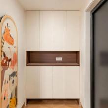 128㎡原木中古風(fēng)：巧用留白與軟裝，打造通透舒適居所！