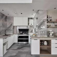 84平的小戶型二居室，客廳里有個長飄窗，輕松擴容